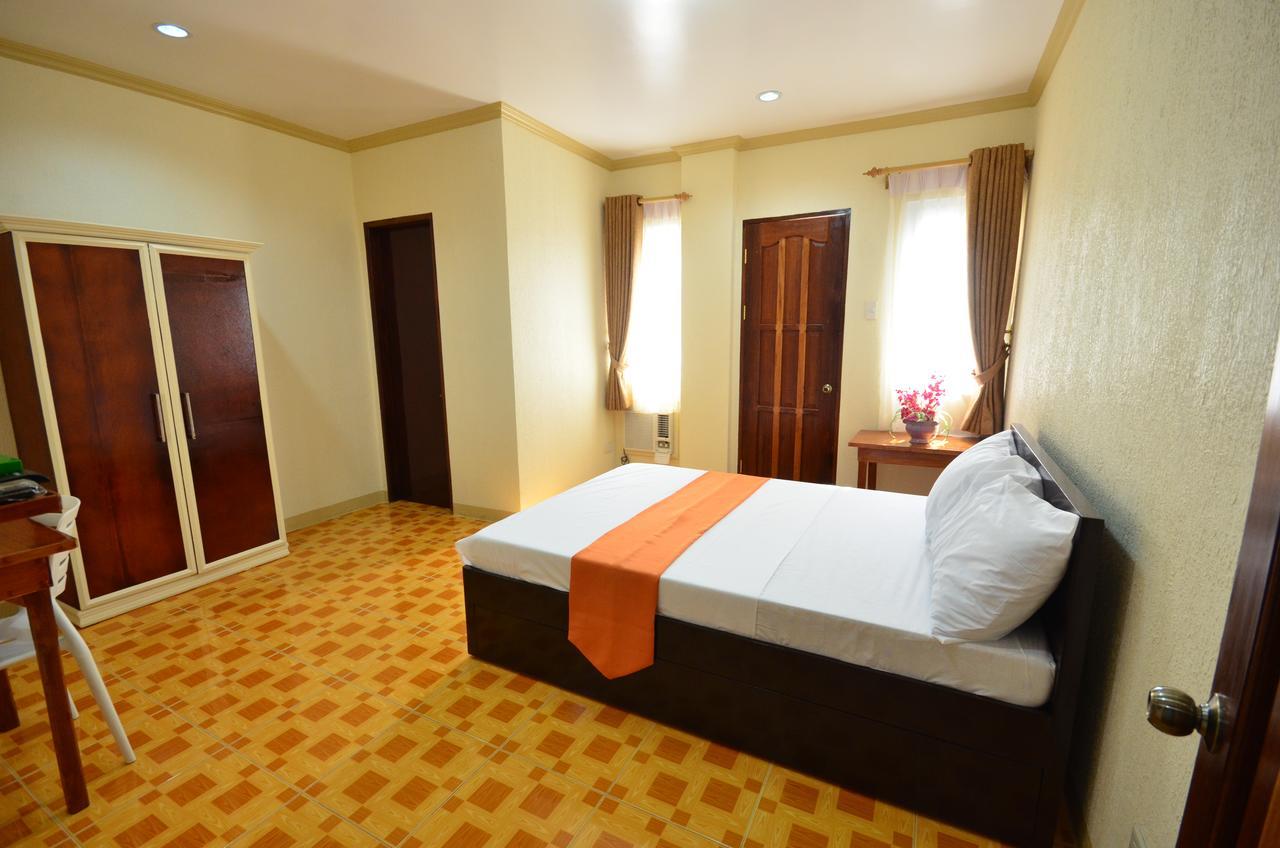 Gilin Pension House Puerto Princesa Esterno foto