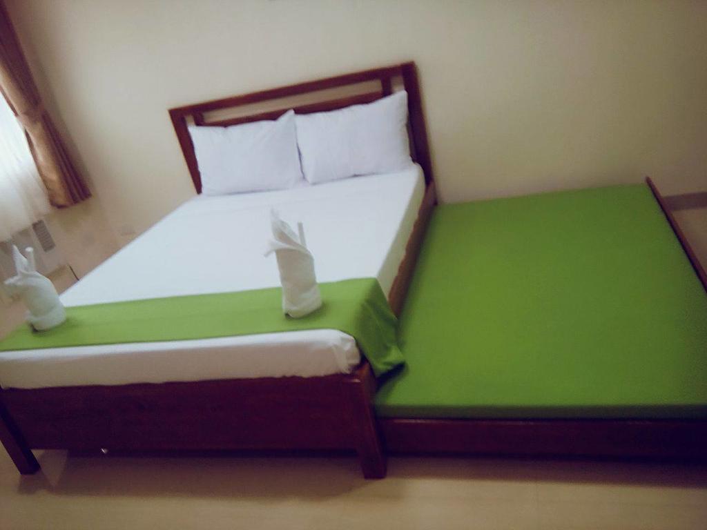 Gilin Pension House Puerto Princesa Esterno foto
